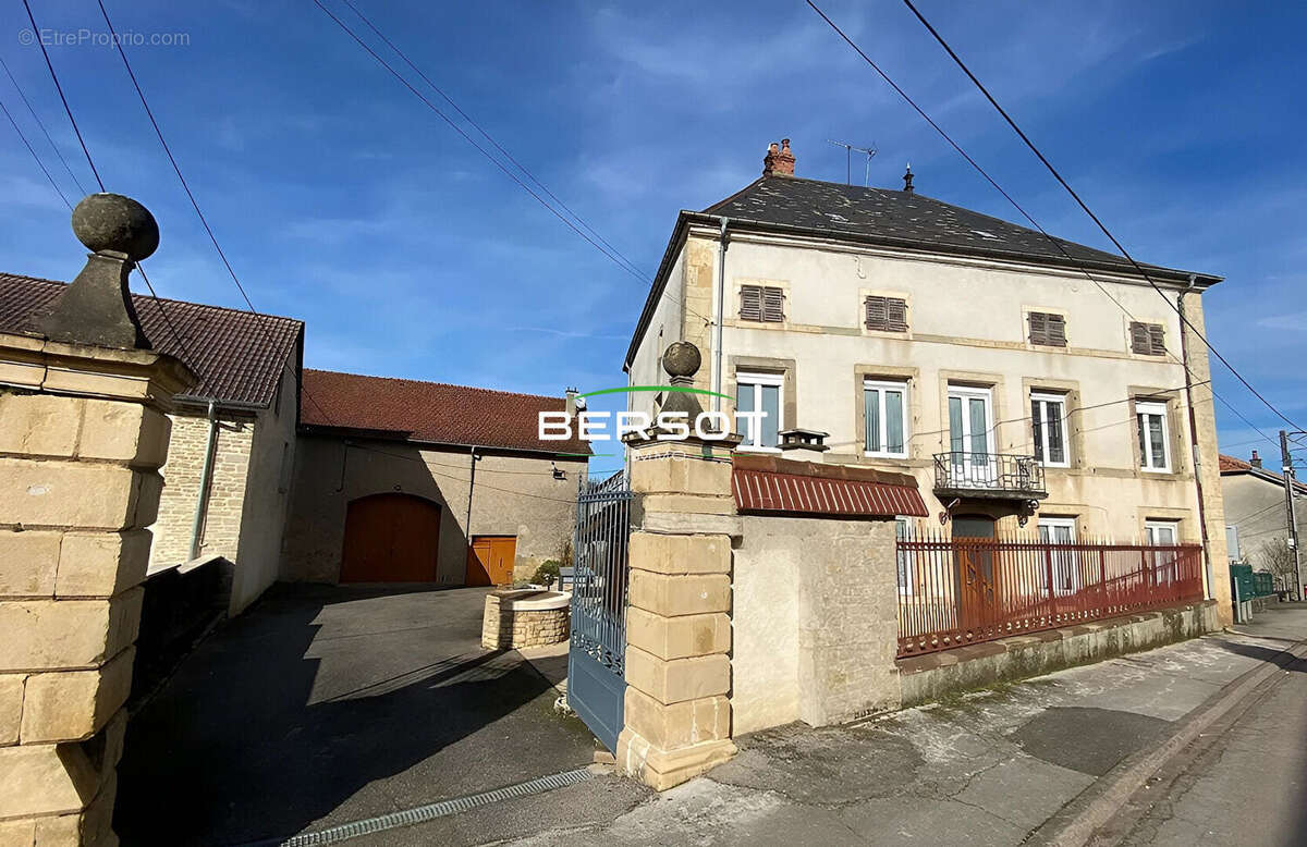 Maison à CONTREGLISE