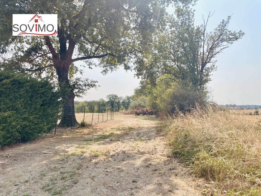 Laissez vous seduire par cette maison de campagne en pierre, nichée sur 3,41 ha en bord de rivière - photo 39