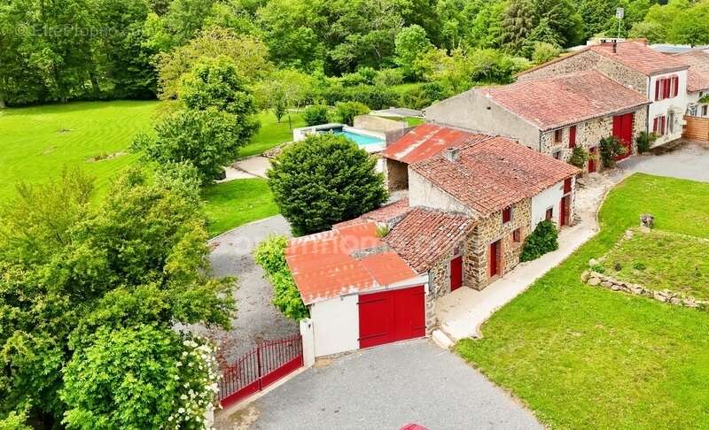 Maison à MAGNAC-LAVAL
