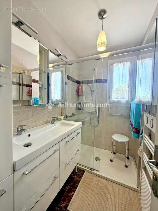 Maison à étage, 3 ch, 2 salle d'eau, deux wc - photo 10