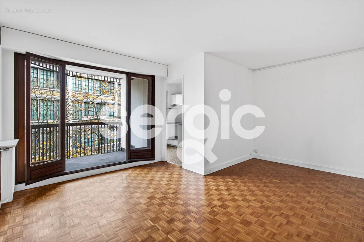 Appartement à PARIS-11E