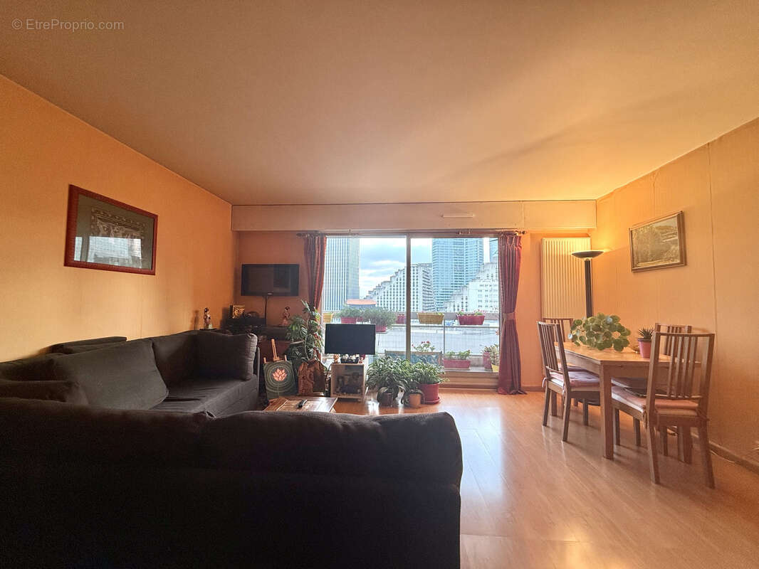 Appartement à COURBEVOIE