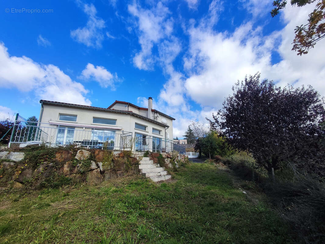 Maison à LA CHAPELLE-D'AUREC