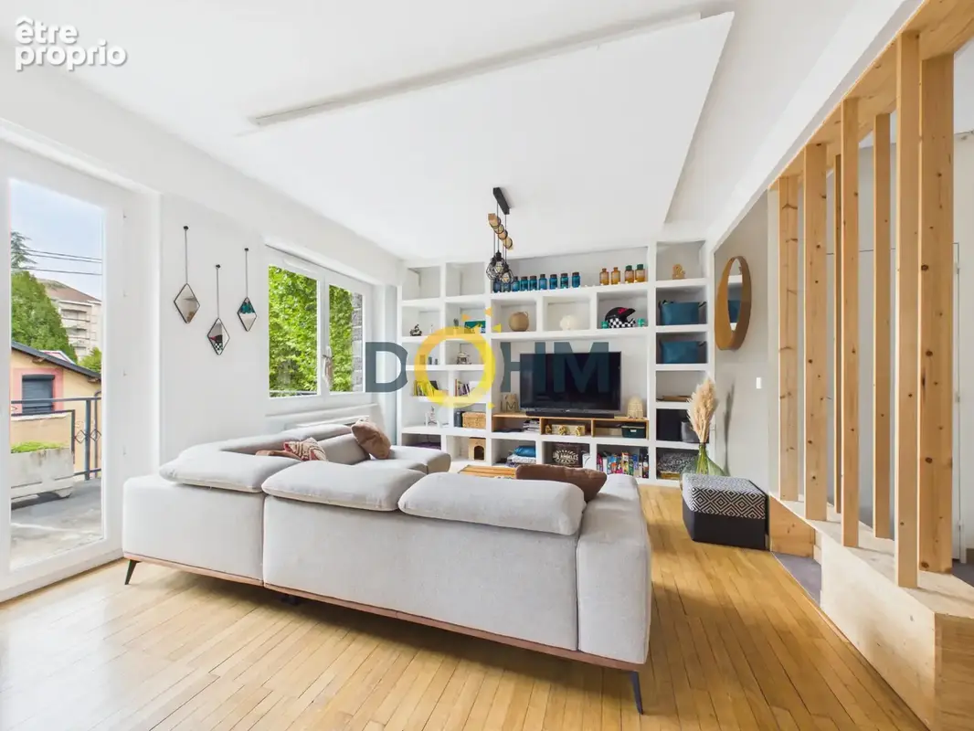 Nouveauté à Brioude ! Magnifique maison en pierre de 200 m2 entièrement rénovée, offrant un cadre de vie privi - photo 4