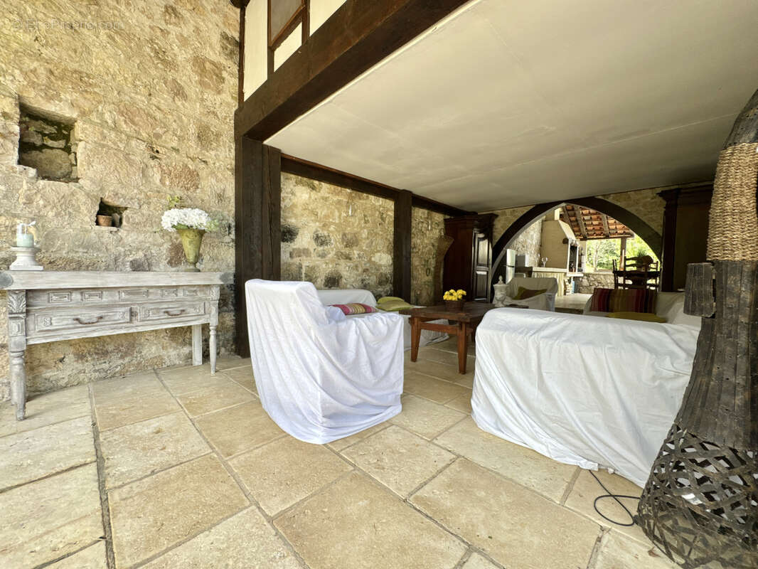 Propriété de prestige comprenant gîtes, une piscine et des dépendances - photo 18