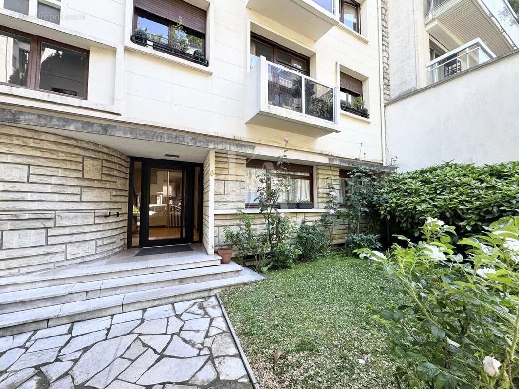 Appartement à NEUILLY-SUR-SEINE