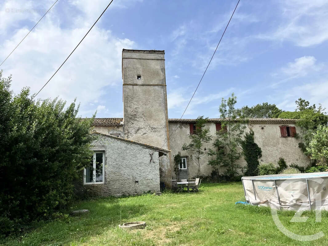 Maison à MAS-SAINTES-PUELLES