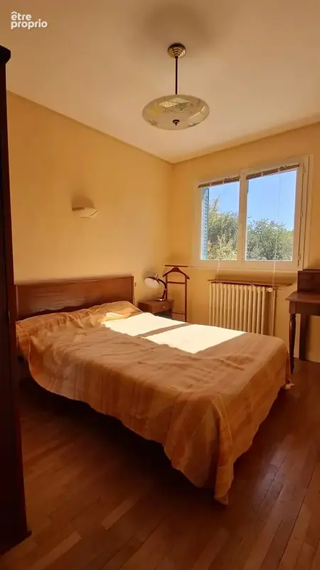 Située à proximité des commodités, maison en rez de chaussée surélevée de 133 m2 habitables sur beau terrain d - photo 13