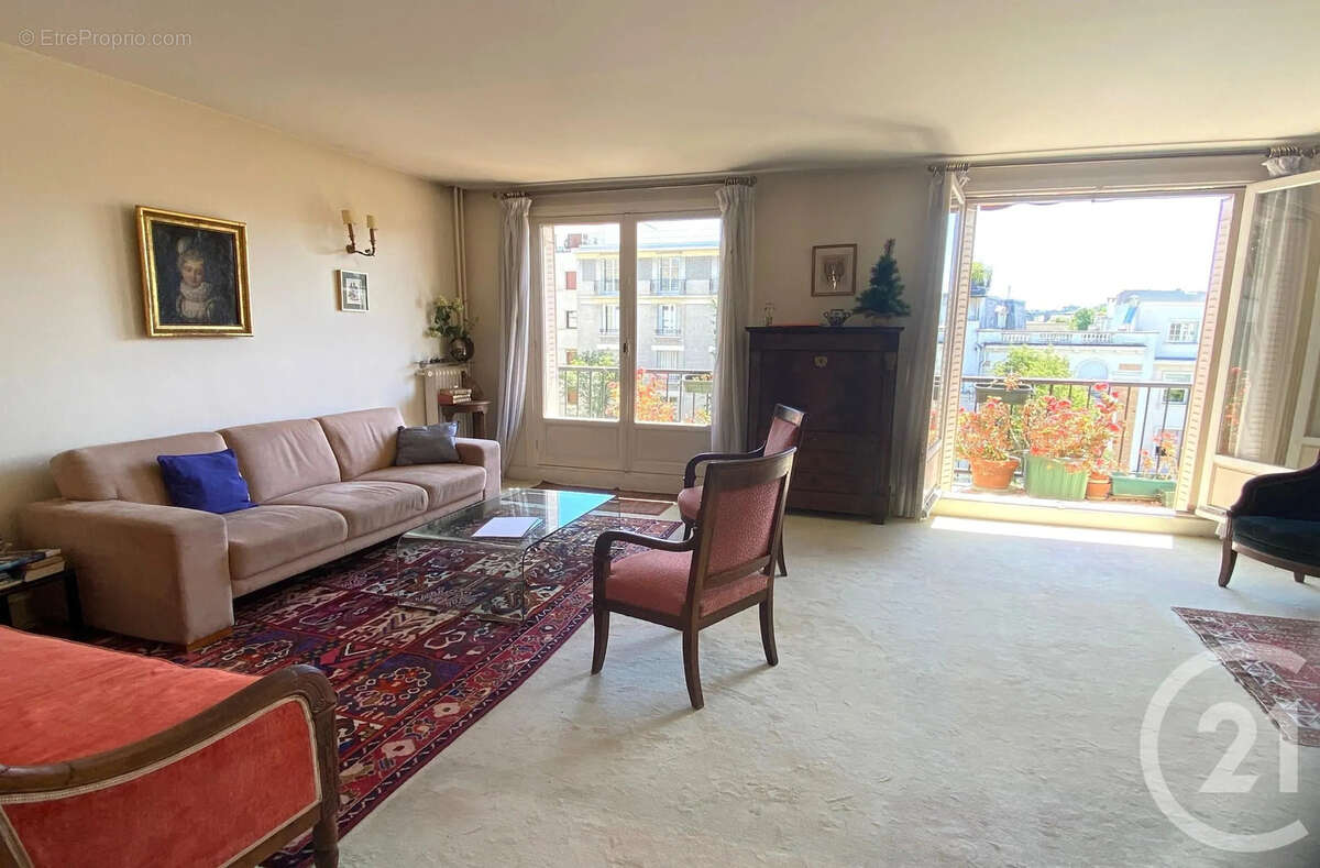 Appartement à NEUILLY-SUR-SEINE