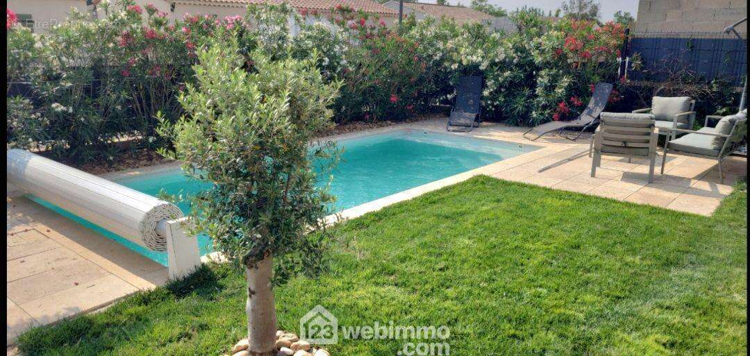 La piscine de 7X3m... - Maison à ARLES