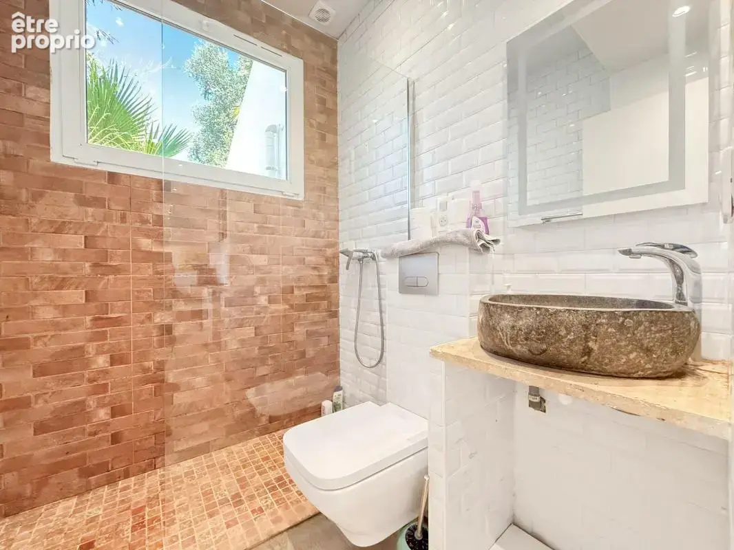 Nice est vinaigrier / villa 5 pièces - 145 m2 / piscine / terrain de 855m2 / garages - photo 14