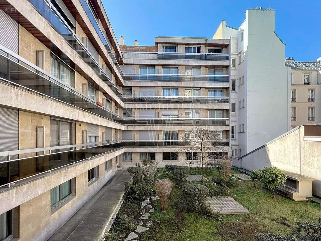 Appartement à PARIS-8E