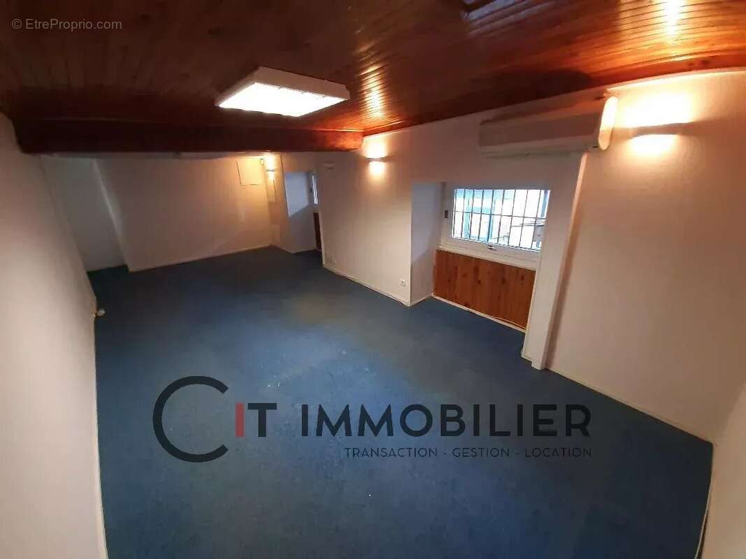 Commerce à LA TOUR-DU-PIN