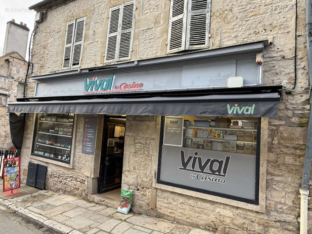 Commerce à VEZELAY