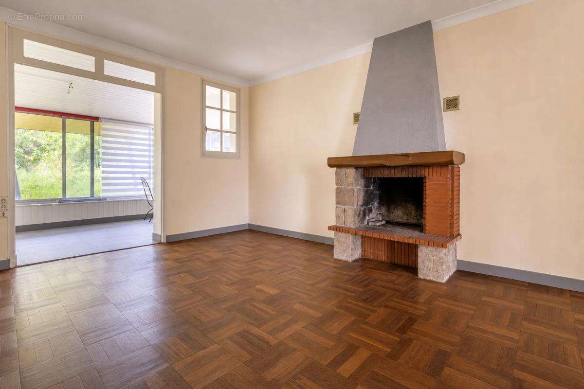 Maison 6 pièces avec grand garage - Louée - photo 2