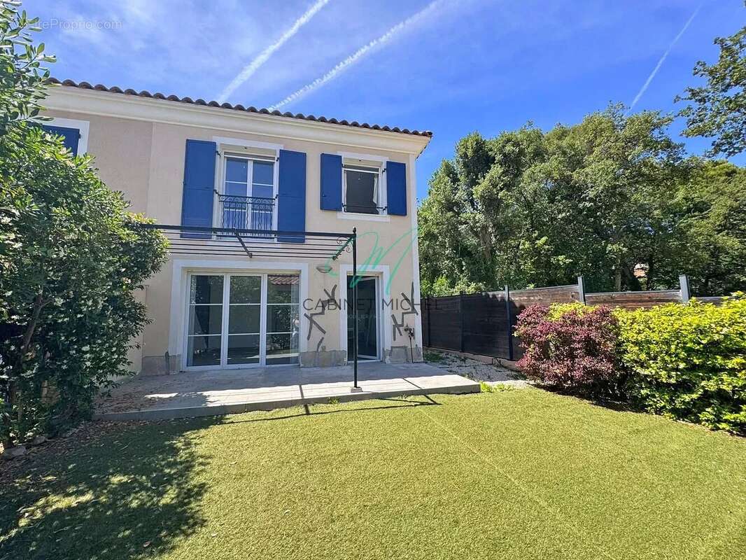 Maison à ROQUEFORT-LES-PINS