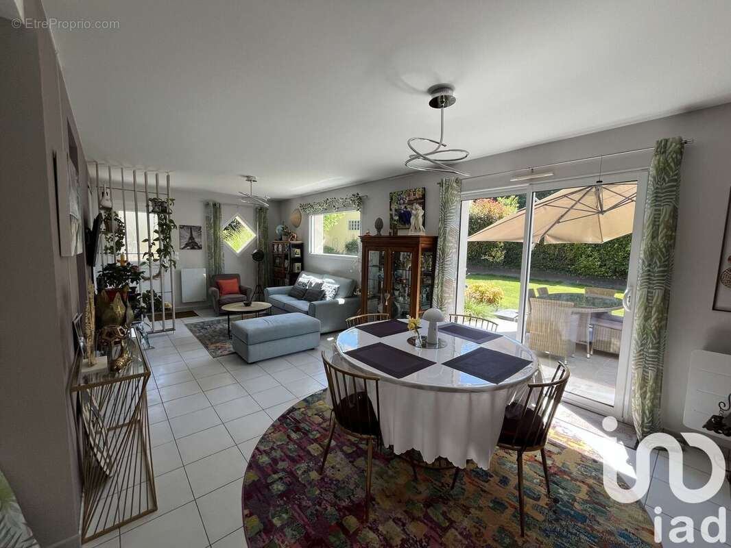 Photo 2 - Maison à SAINT-GERMAIN-EN-COGLES