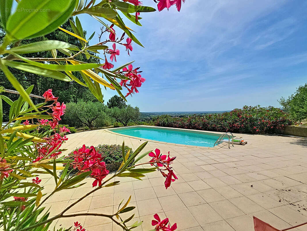 Maison Domazan 5 pièce(s) 176.85 m2 -  PARC 16.000 m² - PISCINE - BIEN RARE - photo 2