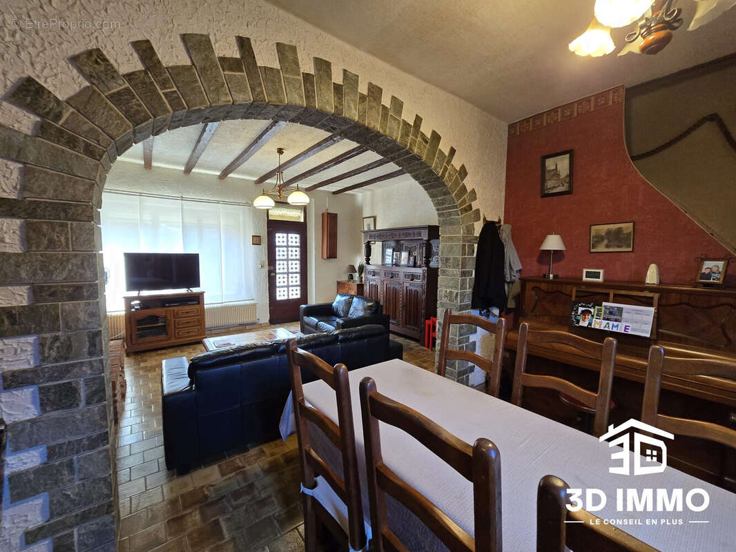 Maison à AVESNES-SUR-HELPE