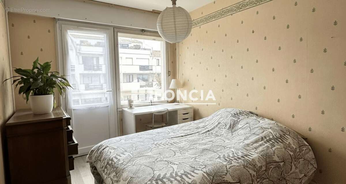 A DEUX PAS DU VIEUX PORT –  T4 de 91 m² avec balcon – Idéal investisseur - photo 7