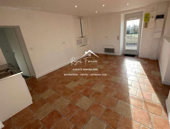 Maison à YZEURES-SUR-CREUSE