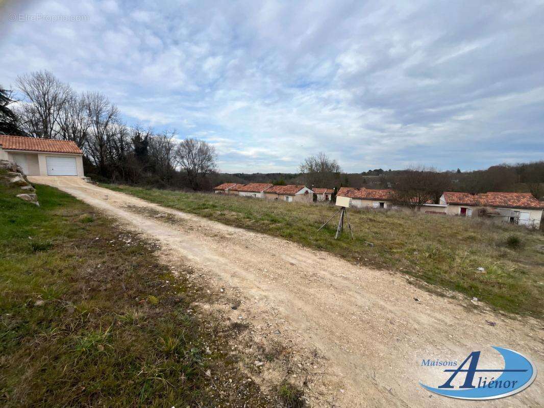 Terrain à bâtir viabilisé à Champcevinel - photo 2