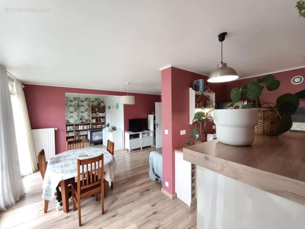Appartement 74 m² à Saint-Etienne  - photo 2