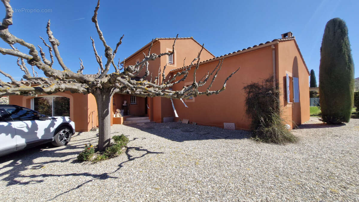Maison à PERNES-LES-FONTAINES