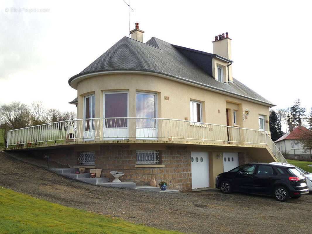 Maison à SAINT-HILAIRE-DU-HARCOUET