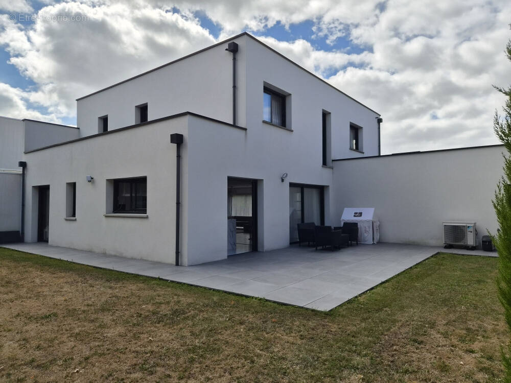 Maison à VERN-SUR-SEICHE