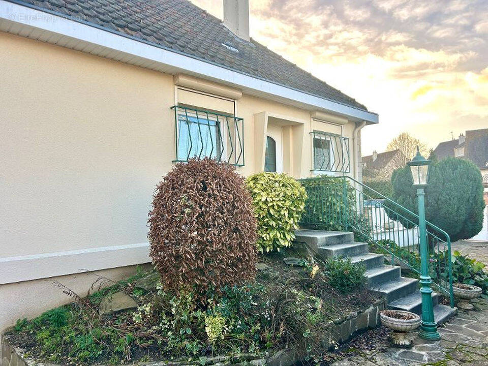 Maison à CORMELLES-LE-ROYAL
