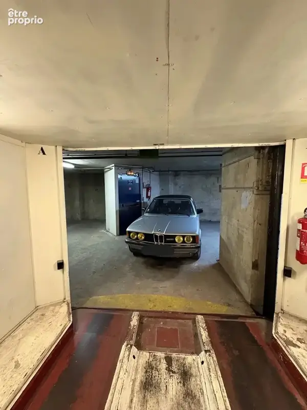 Parking à PARIS-17E