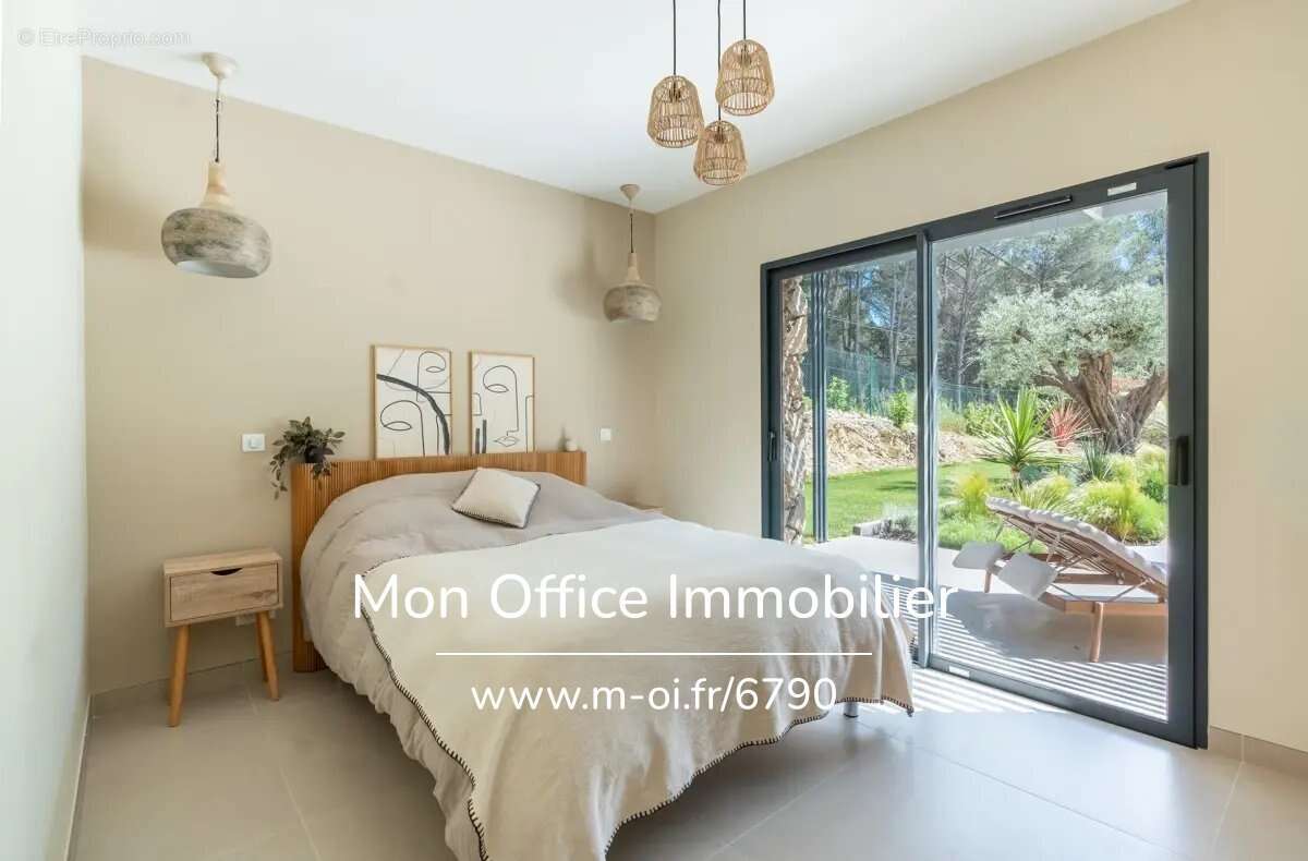 Maison à VENTABREN