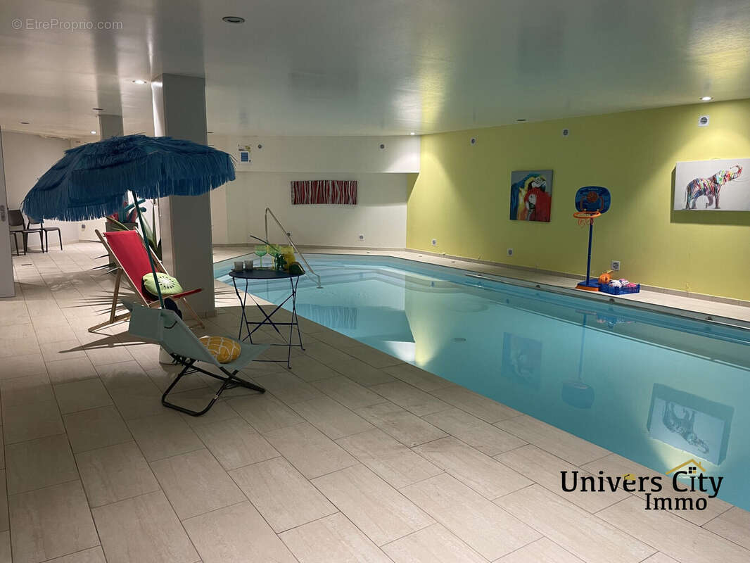 Piscine - Appartement à REZE