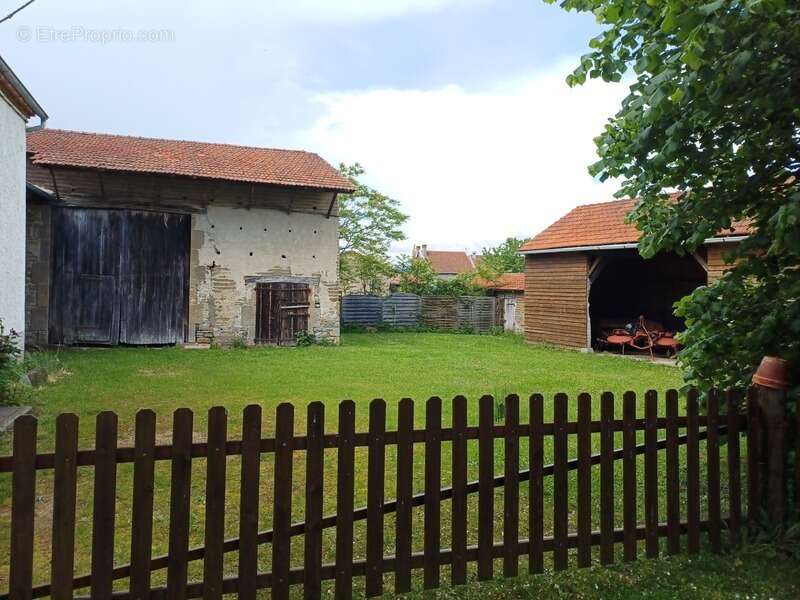 Maison à SAINT-PRIEST-BRAMEFANT