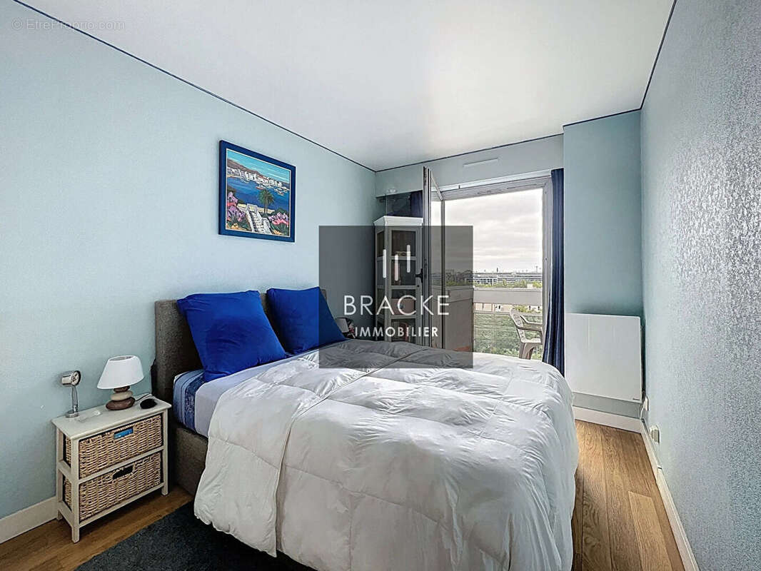 Appartement à COURBEVOIE