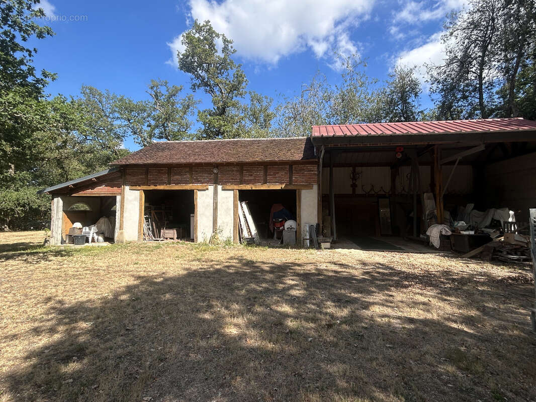 Propriété 2,2 ha avec étang, ancien corps de ferme, parc aboré, prairie - photo 23