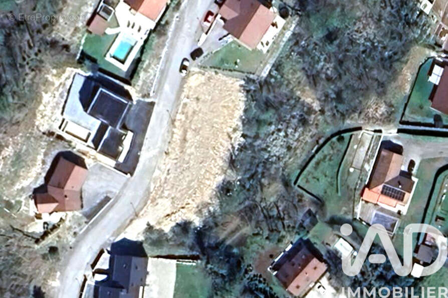 Terrain 1902 m² à Saint-Claude  - photo 3