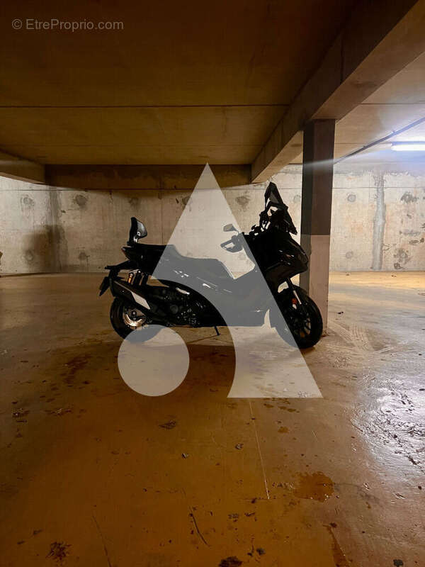 Parking à SAINT-OUEN