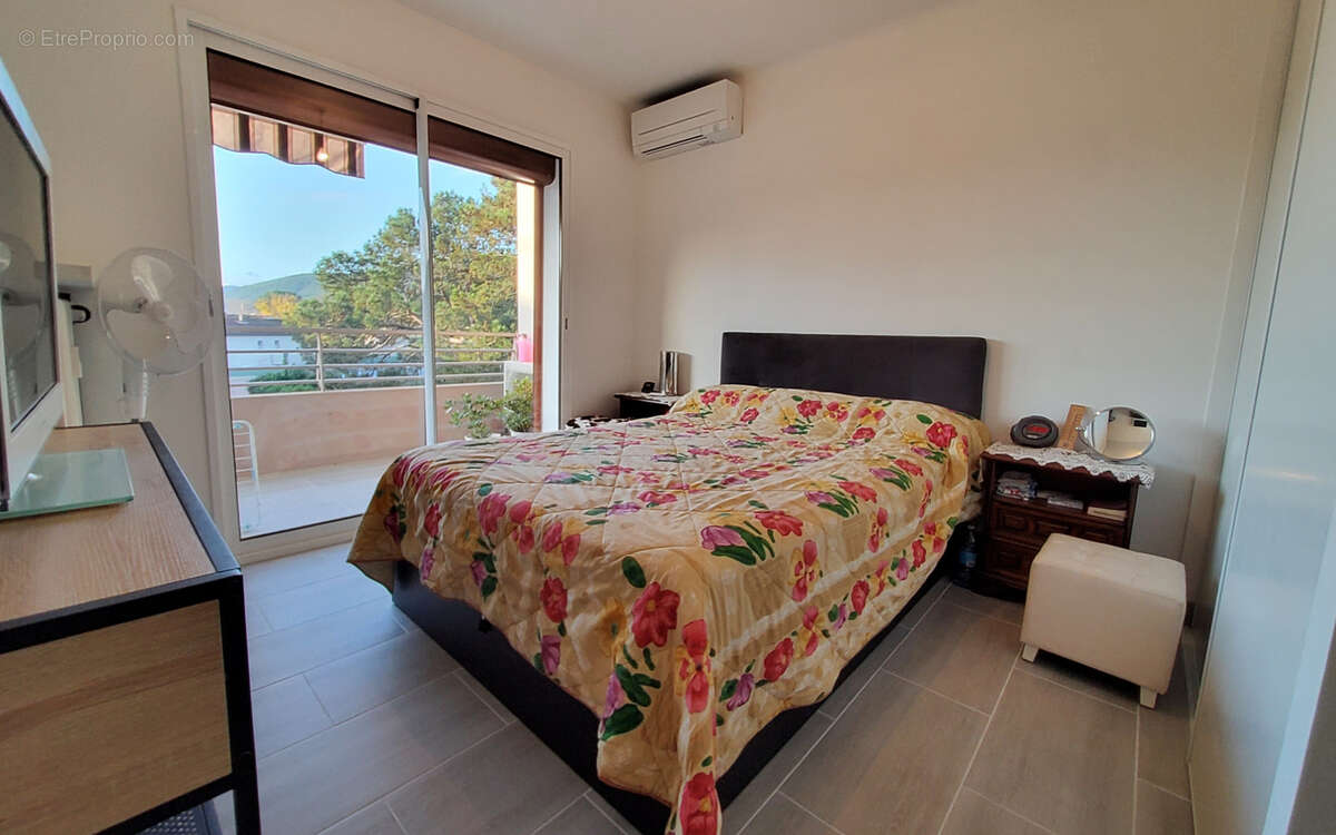 Appartement à CUERS