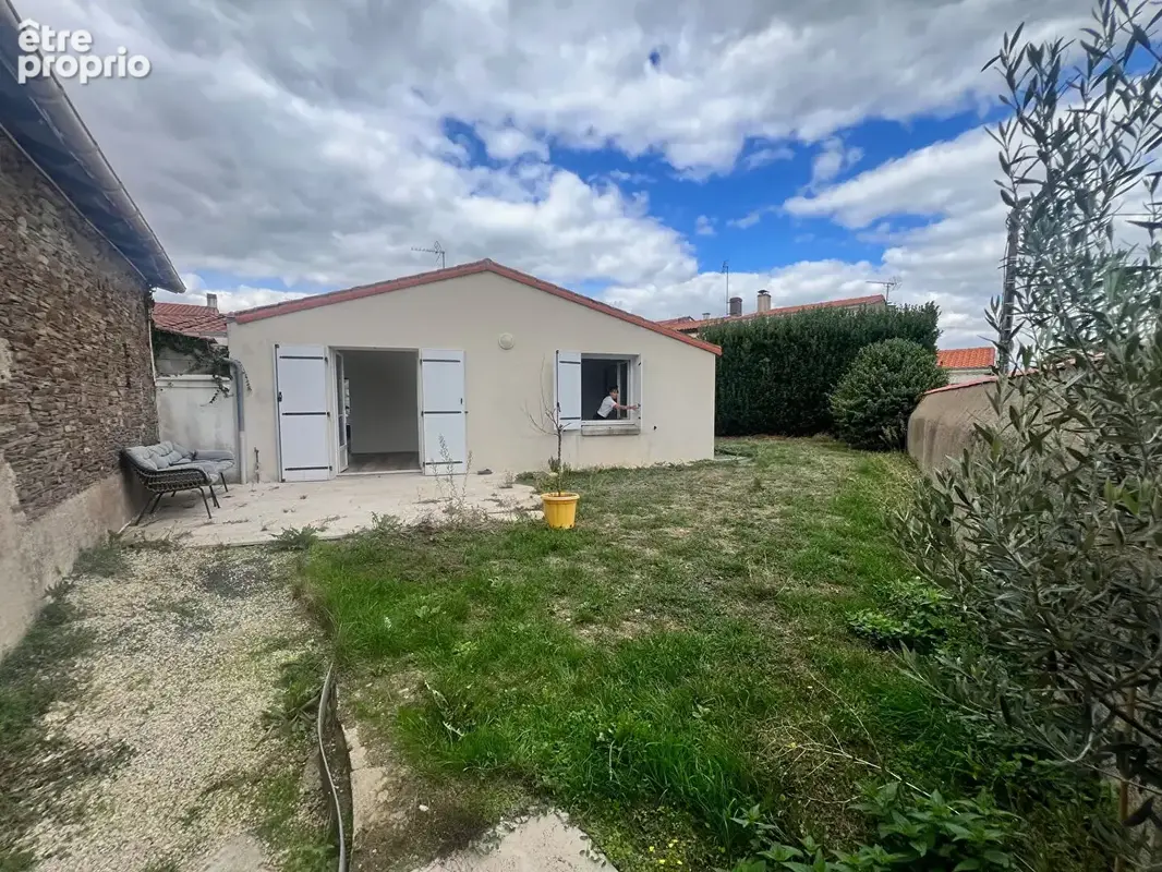 Maison à LA CHAPELLE-BASSE-MER