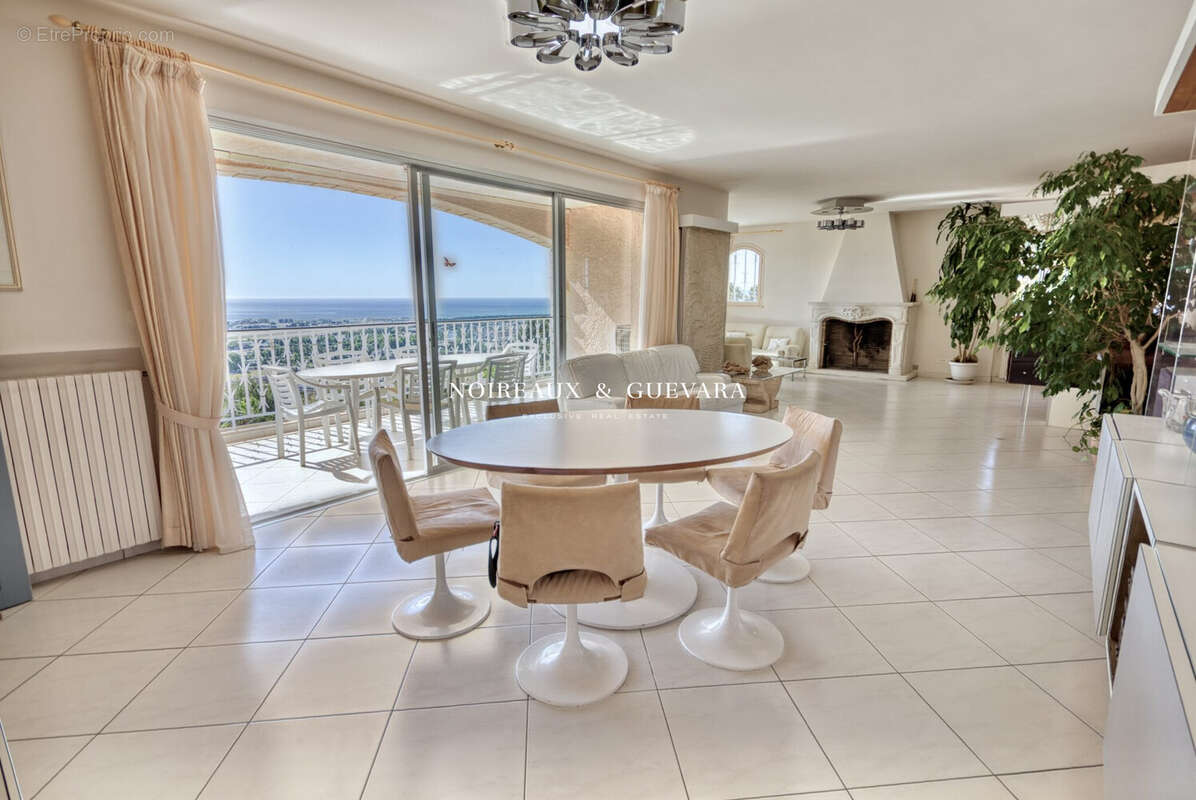 Maison 290 m² à Mandelieu-La-Napoule  - photo 2