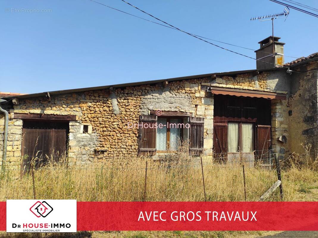 Maison 83 m² à Saint-Sauvant  - photo 1
