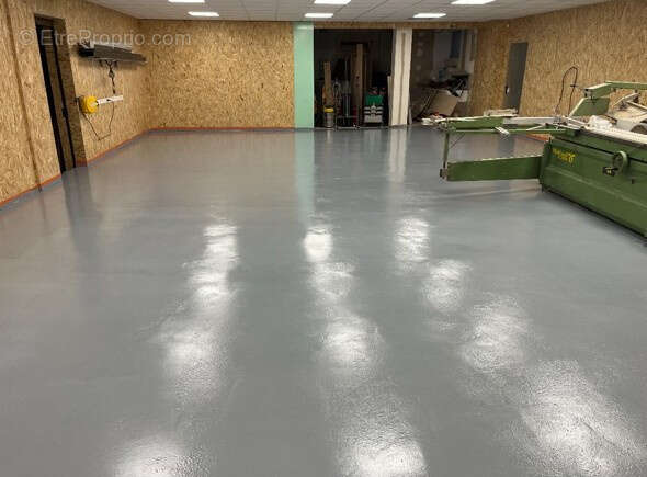 Commerce à MONTAULIN