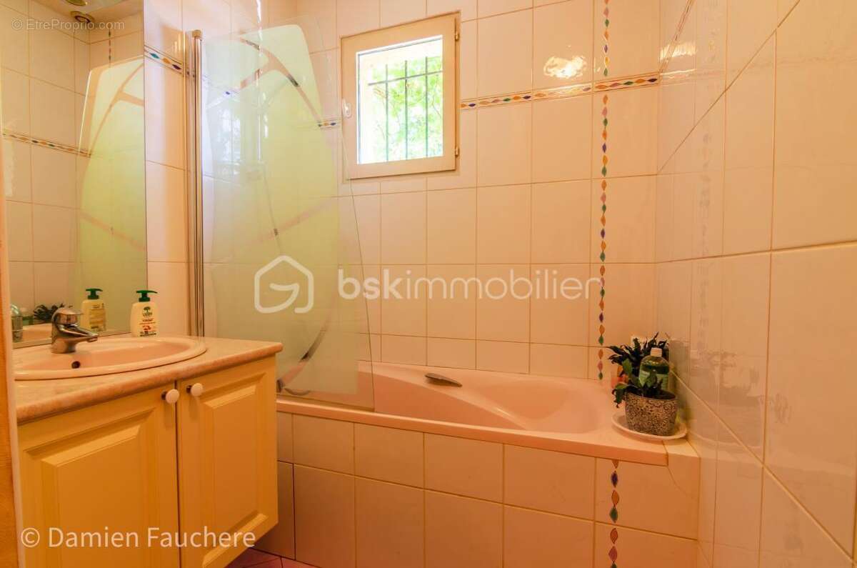 Maison à VAUX-LE-PENIL