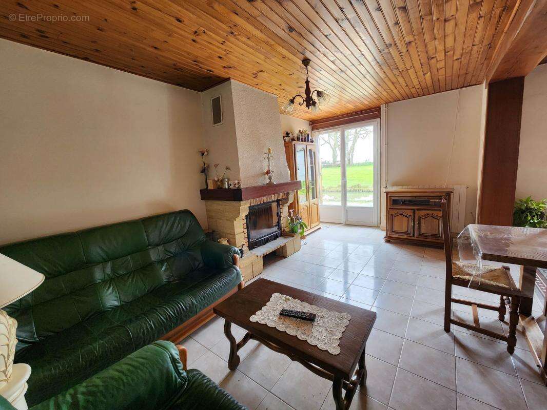 Maison à SAINT-AGIL