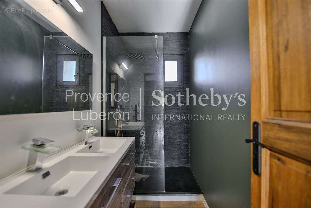 Maison à L'ISLE-SUR-LA-SORGUE