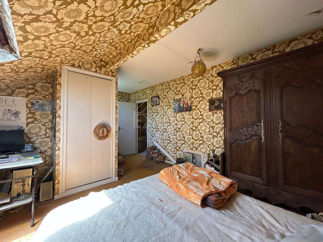 Maison 6 pièces 137 m² à rénover avec jardin, terrasse, sous-sol total et dépendance à Rosny-sur-Seine - photo 18