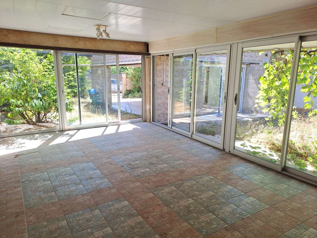 Grande Maison énorme potentiel - photo 3