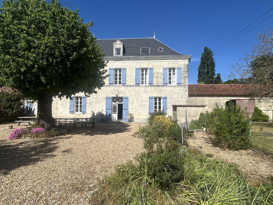 Maison à AUBETERRE-SUR-DRONNE